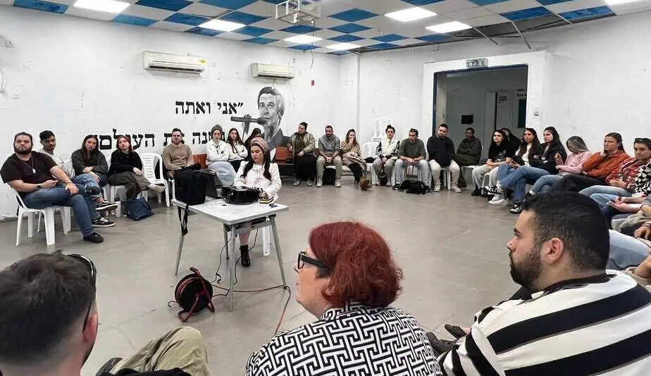 סטודנטים מסמינר הקיבוצים בסיור לימודי בגבעת שמואל. צילום דוברות העירייה