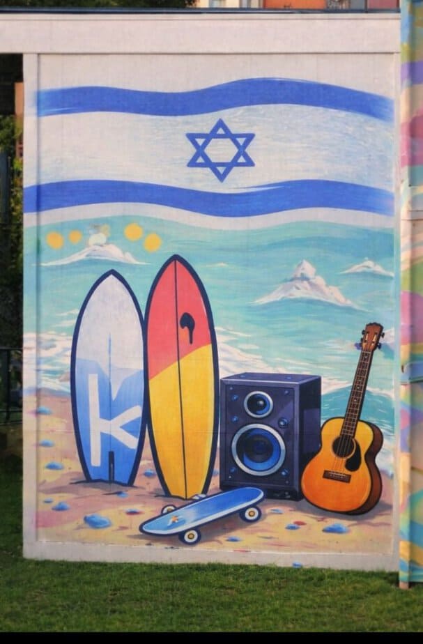 מיצג גרפיטי של בני ובנות הנוער בגני תקווה. צילום: דוברות עיריית גני תקווה