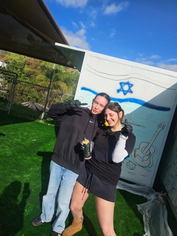 מיצג גרפיטי של בני ובנות הנוער בגני תקווה. צילום: דוברות עיריית גני תקווה