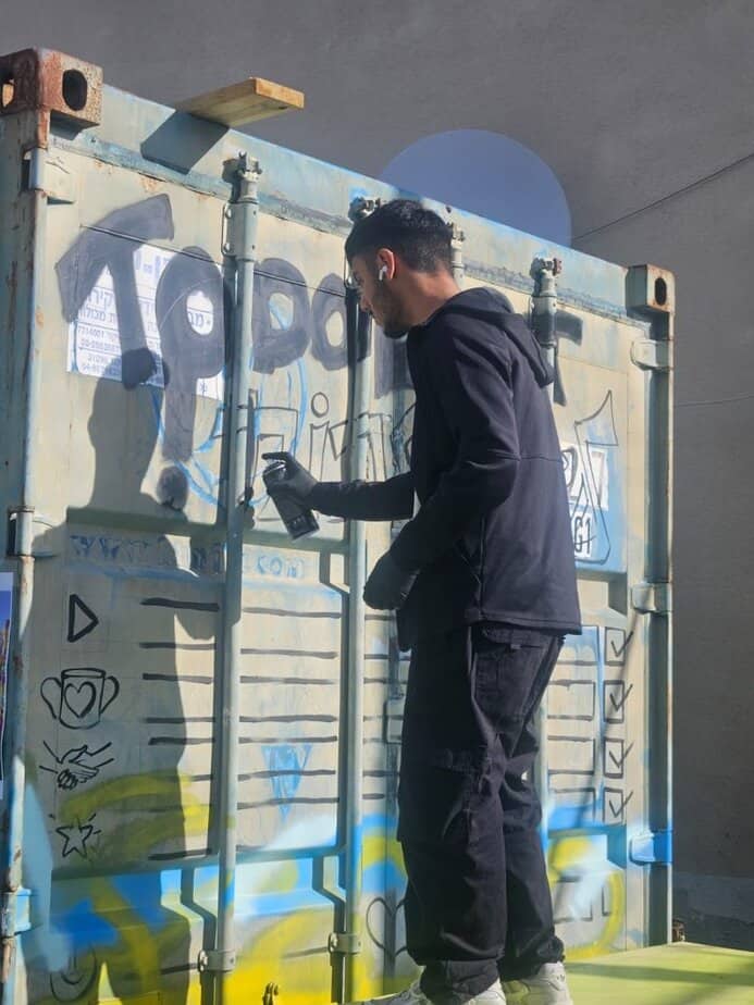 מיצג גרפיטי של בני ובנות הנוער בגני תקווה. צילום: דוברות עיריית גני תקווה