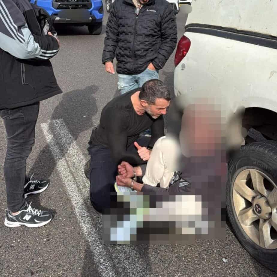 מעצר החשוד. צילום: דוברות המשטרה