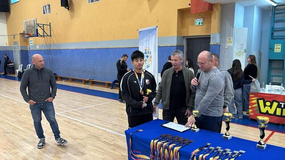 בחרת תיכון בן צבי במקום ה-4 באליפות התיכונים בכדוריד. צילום באדיבות כדוריד אונו