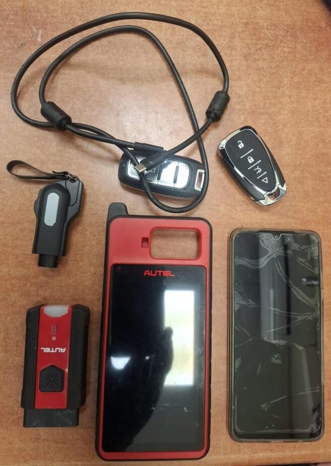 כלי פריצה שנתפסו. צילום: דוברות המשטרה