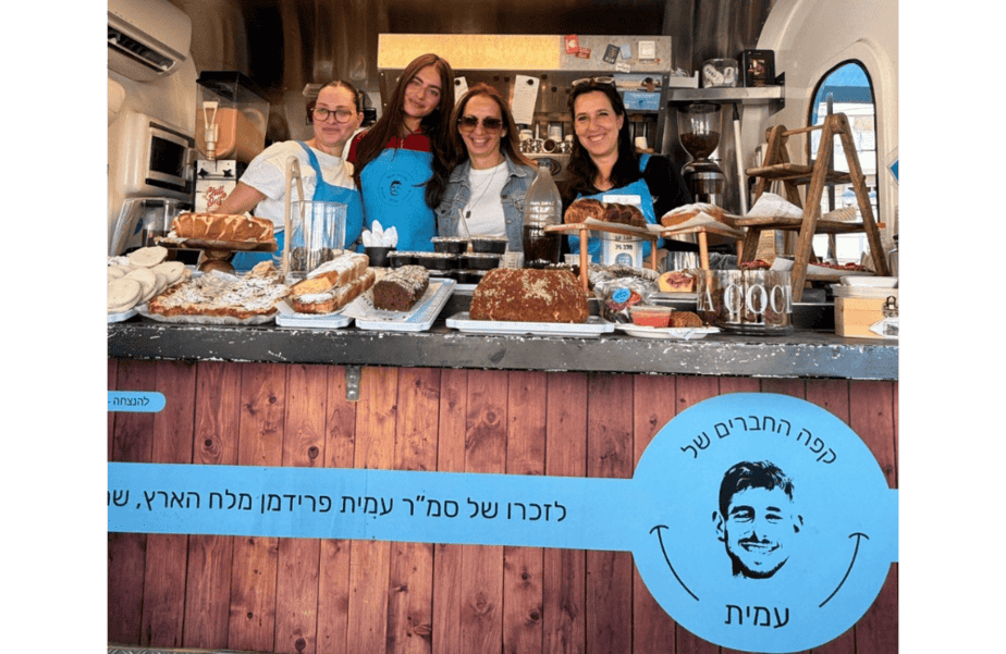 יעל שלביה ב"קפה החברים של עמית". צילום יח"צ