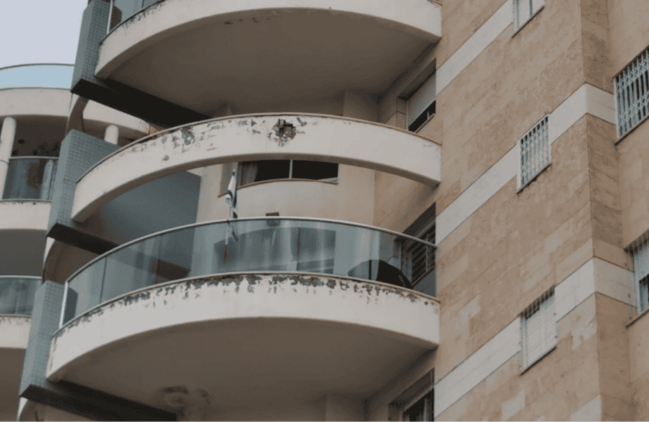 רסיס נפל בגבעת שמואל. צילום: דוברות עיריית גבעת שמואל