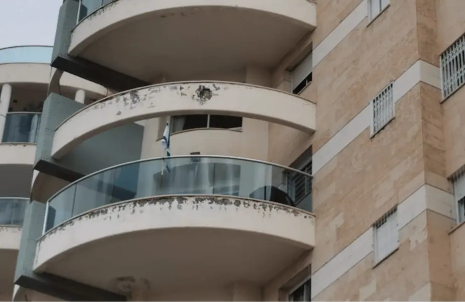 רסיס נפל בגבעת שמואל. צילום: דוברות עיריית גבעת שמואל