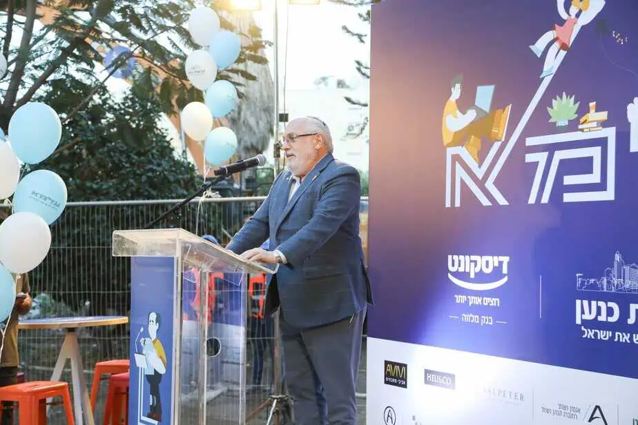 דעון פרשיד אחד מרוכשי הדירות בפרויקט "עלמא" שהגיע מניו יורק לאירוע ההריסה. צילום: שרה בן אפרים