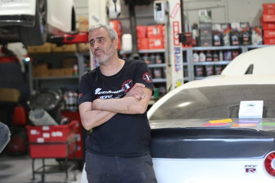 נתן דהן בעלי המוסך. צילום: איתן אלחדז ברק