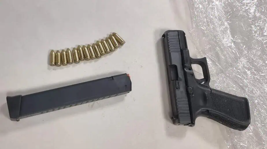 האקדח שנמצא. צילום: דוברות המשטרה