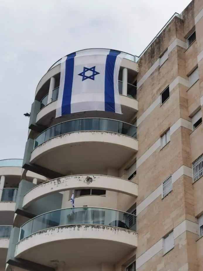 רסיס נפל בגבעת שמואל. צילום: דוברות עיריית גבעת שמואל
