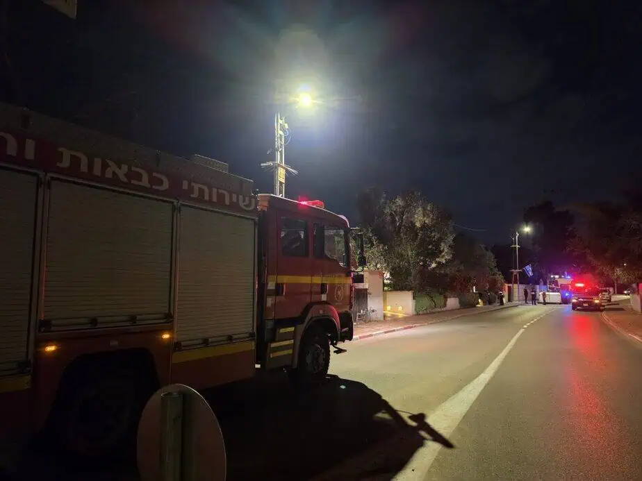 צוות לוחמי אש מאבטח זירה טיפול חבלני משטרה. צילום: דוברות כיבוי אש והצלה