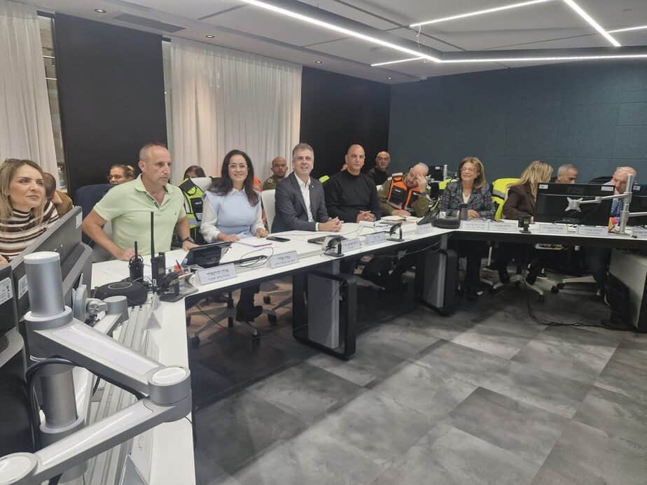 השר אלי כהן בהערכת מצב עם ראש העיר ליאת שוחט. צילום: עיריית אור יהודה