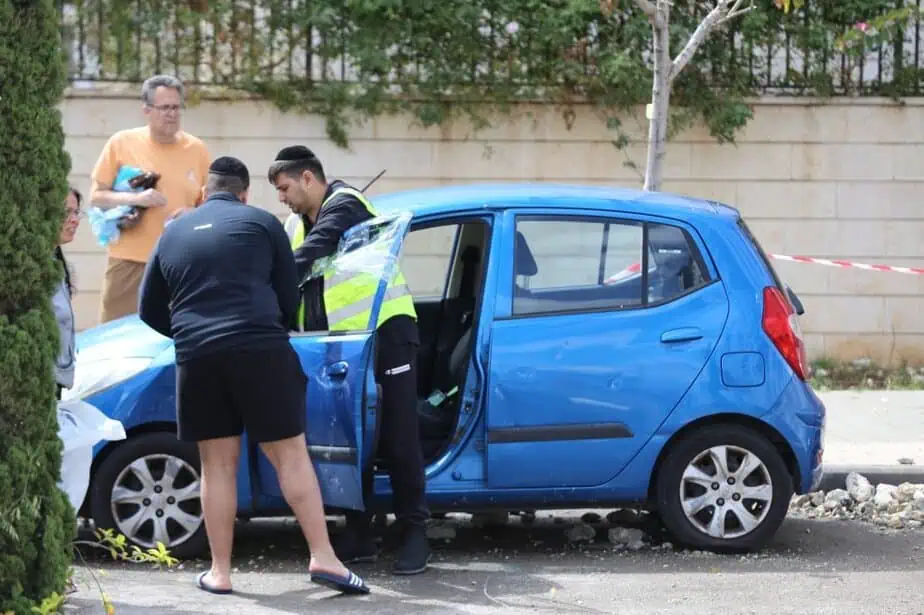 זירת הנפילה היום בגני תקווה. צילום: איתן אלחדז ברק