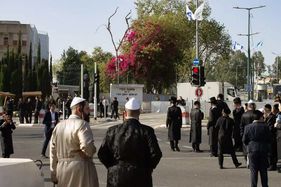 הפגנה בלשכת גיוס בקריית אונו החודש. צילום ארכיון: ברק דור @barakdor