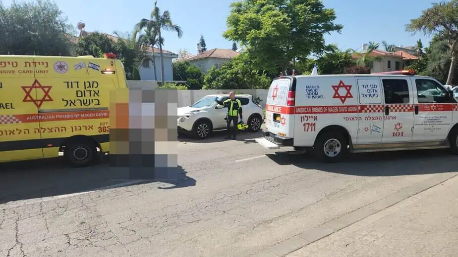 מקום התאונה ביהוד. צילום: דוברות מד"א