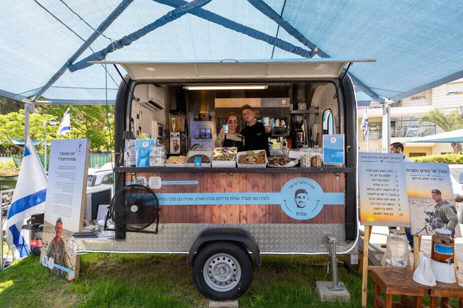 "קפה החברים של עמית". צילום: שרון אדמוני