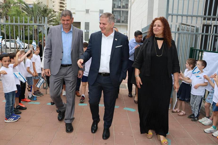 ביקור שר החינוך קיש בבית הספר "מורשת זבולון" גבעת שמואל. צילום: עיריית גבעת שמואל