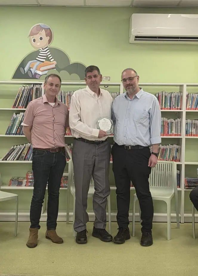 גבעת שמואל נפרדת ממפקח מחוז מרכז בחמ״ד, גדי בר טוב, לרגל קידומו במשרד החינוך. צילום: עיריית גבעת שמואל