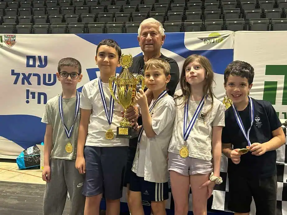 נבחרת ביה"ס אביגדור ורשה. צילום : עיריית קריית אונו