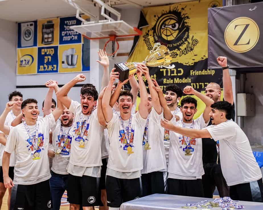 ע.ל.ה יהוד מחזיקת גביע האיגוד לנוער. צילום: ליאור פורמן, איגוד הכדורסל
