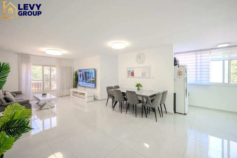 ויצמן 23 יהוד דירת 4 חד' צילום:פליישמן פוטוגרפי