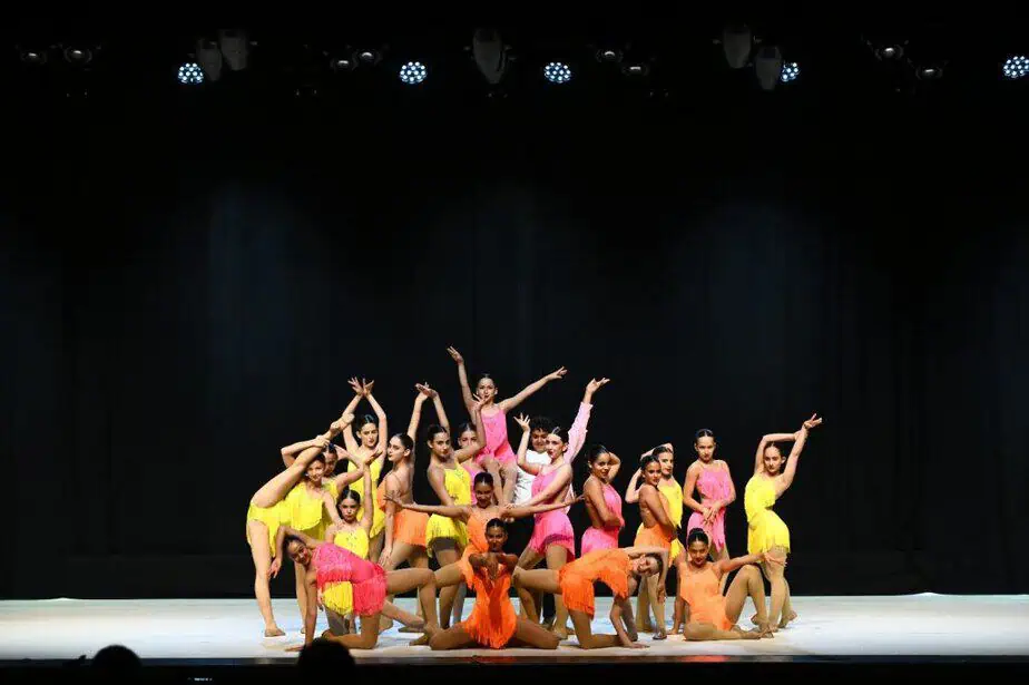 הרקדניות של סטודיו Adidance מקריית אונו. צילום גיטל פרס