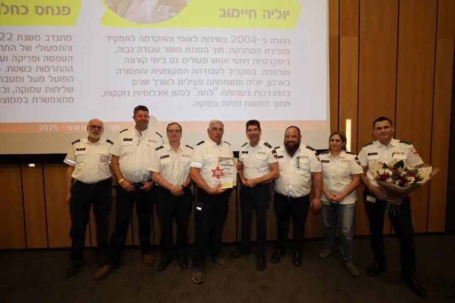 מתנדב מצטיין מחלקת התרמות דם של מד"א פנחס כחלון, בן 70 תושב קריית אונו. צילום: מד"א