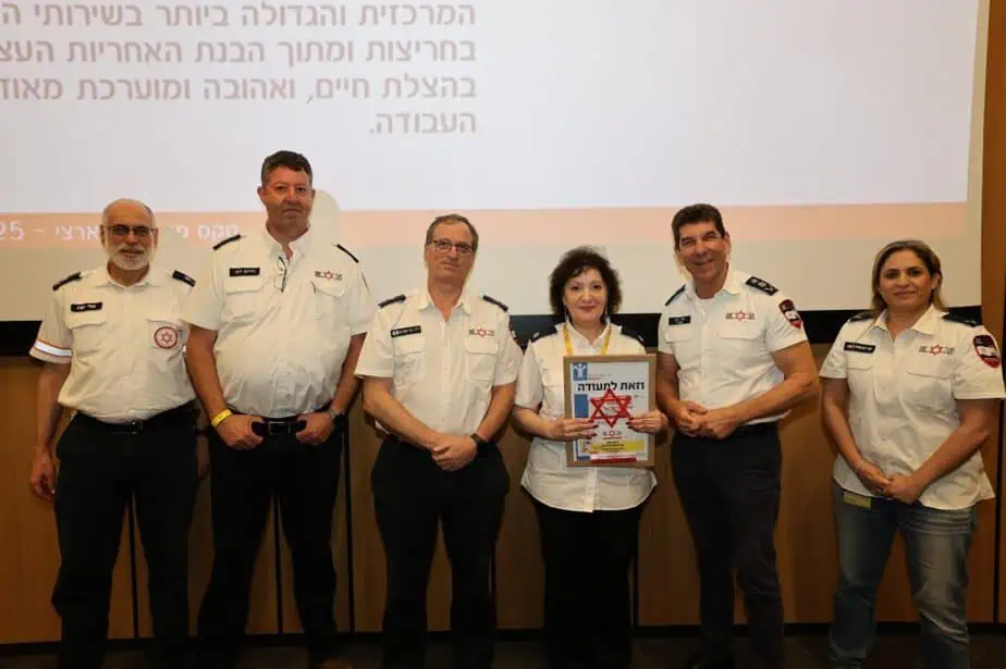 עובדת מצטיינת שירותי הדם של מד"א גלנה פרובר, בת 67 תושבת קריית אונו. צילום: מד"א