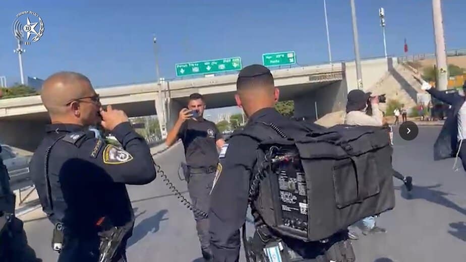 כביש 4 ומחלף גהה חסומים לתנועה.צילום: דוברות המשטרה