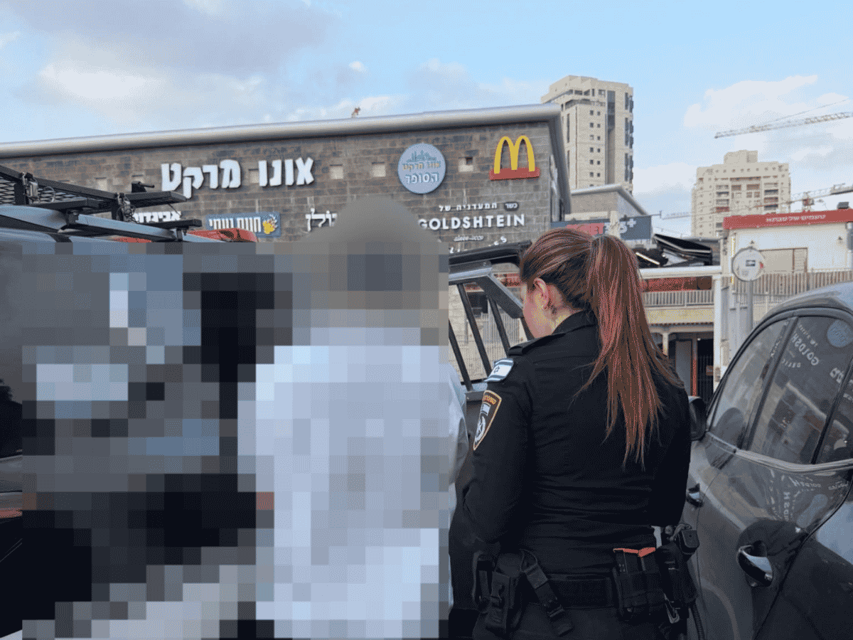 חשוד נעצר בקריית אונו. צילום: דוברות משטרת ישראל