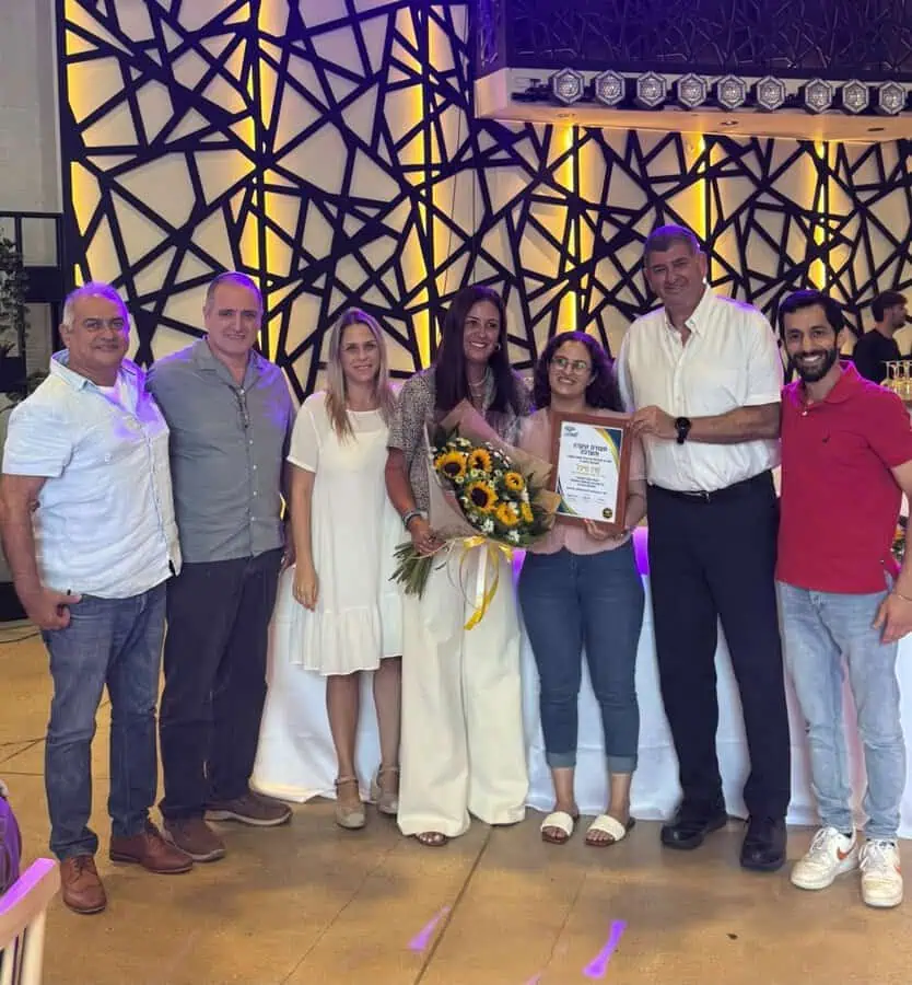 עובדת מצטיינת. צילום: עיריית גבעת שמואל