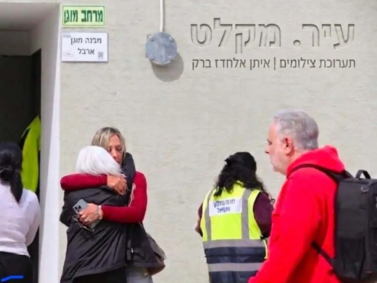 עיר.מקלט תערוכת ציורים. צילום: איתן אלחדז ברק