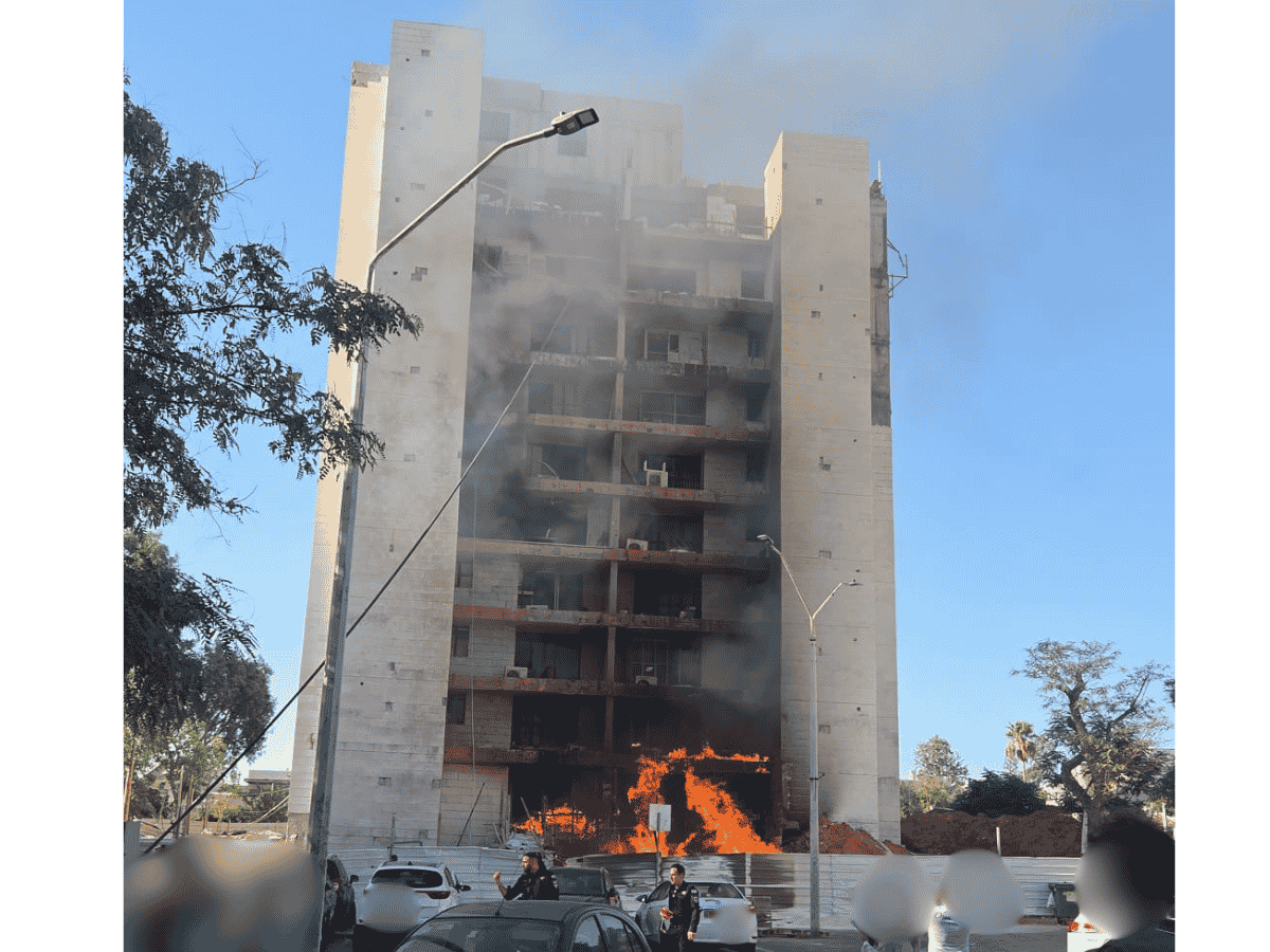 שריפה בבנין ברחוב הדרור קריית אונו. צילום: עיריית קריית אונו
