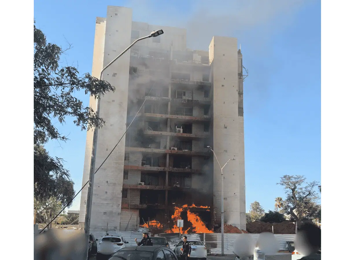 שריפה בבנין ברחוב הדרור קריית אונו. צילום: עיריית קריית אונו