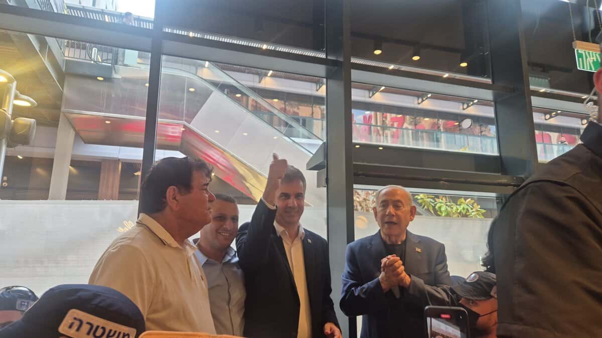 ראש הממשלה בנימין נתניהו באור יהודה. צילום פרטי