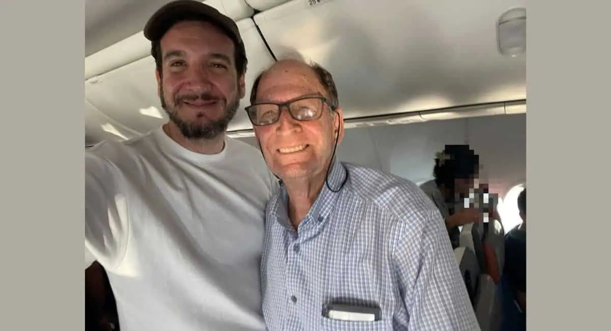 יעקב ואייל דץ רגע לאחר הנחיתה בסעודיה